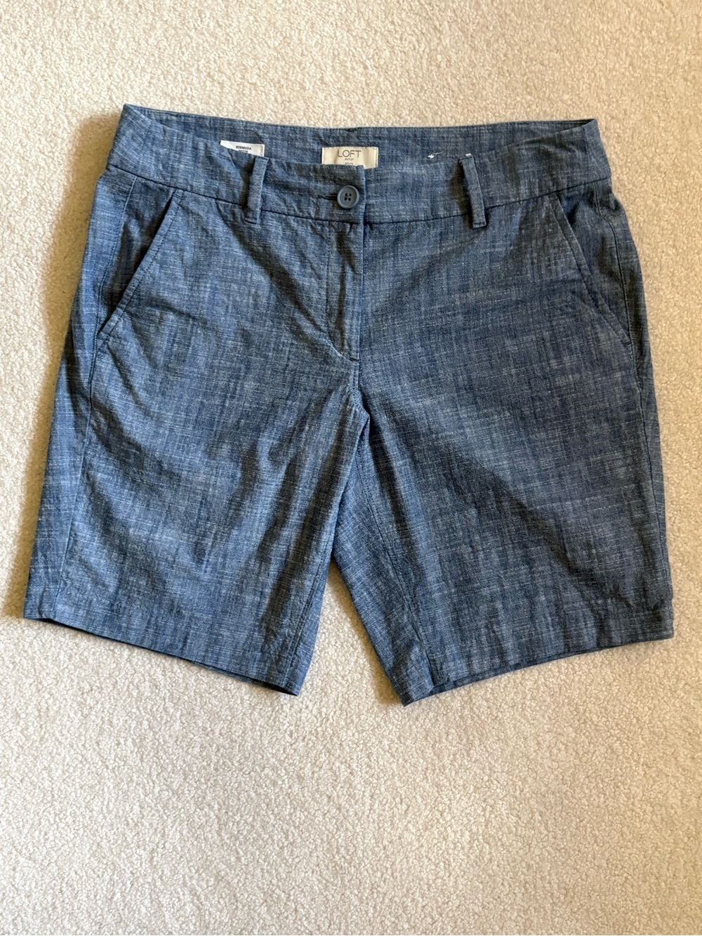 LOFT Outlet Light Chambray Women’s Bermuda Shorts Size 8 Petite Blue